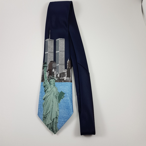 NEW YORK Twin Towers Mens Silk Tie RARE USA - Picture 1 of 4